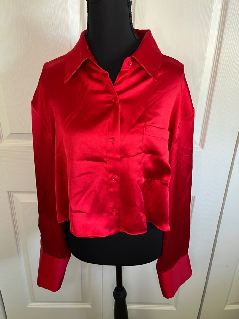 Alice + Olivia Finley Cropped Red Satin Button-Up Top Perfect Ruby Size Medium